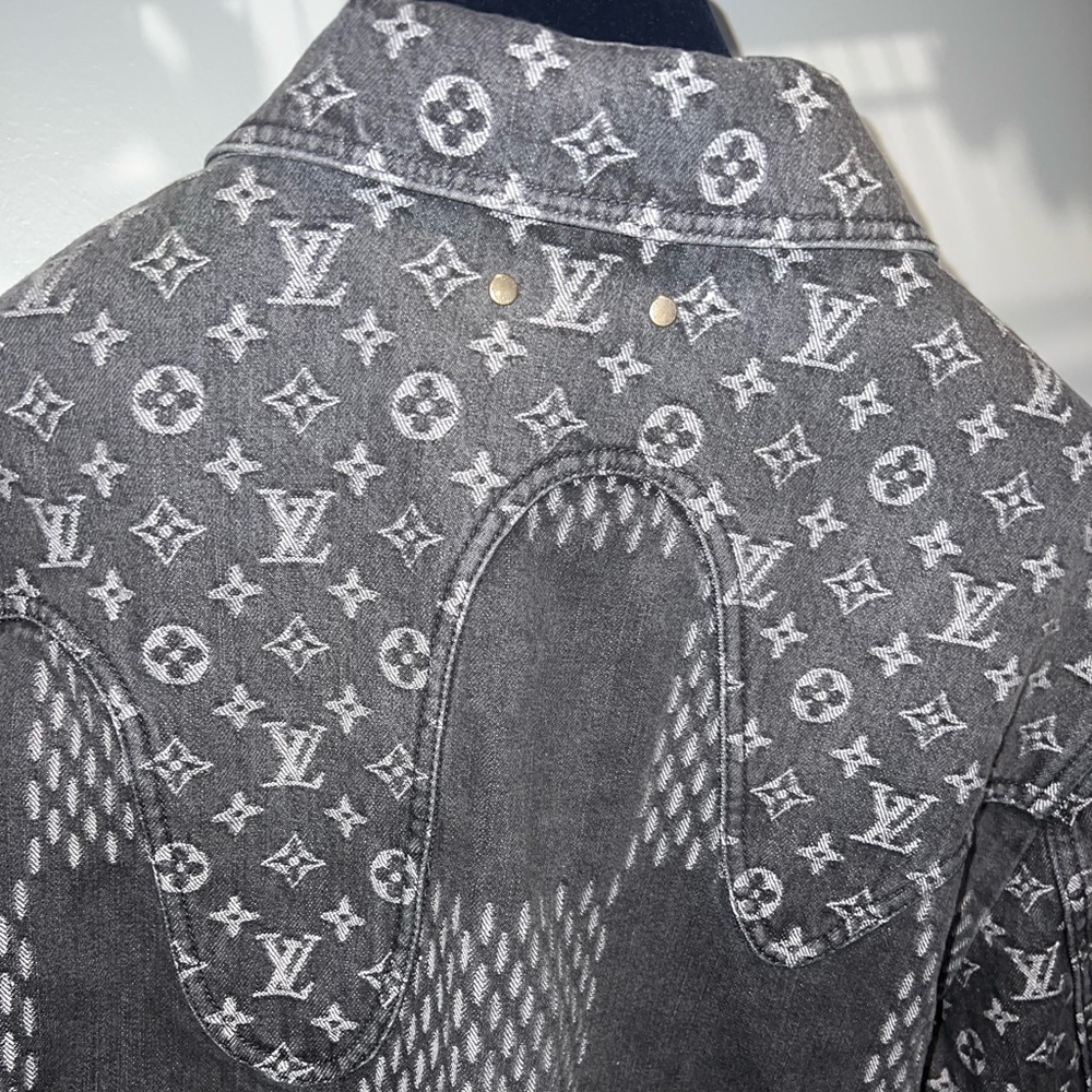 Men’s Louis Vuitton denim jacket
